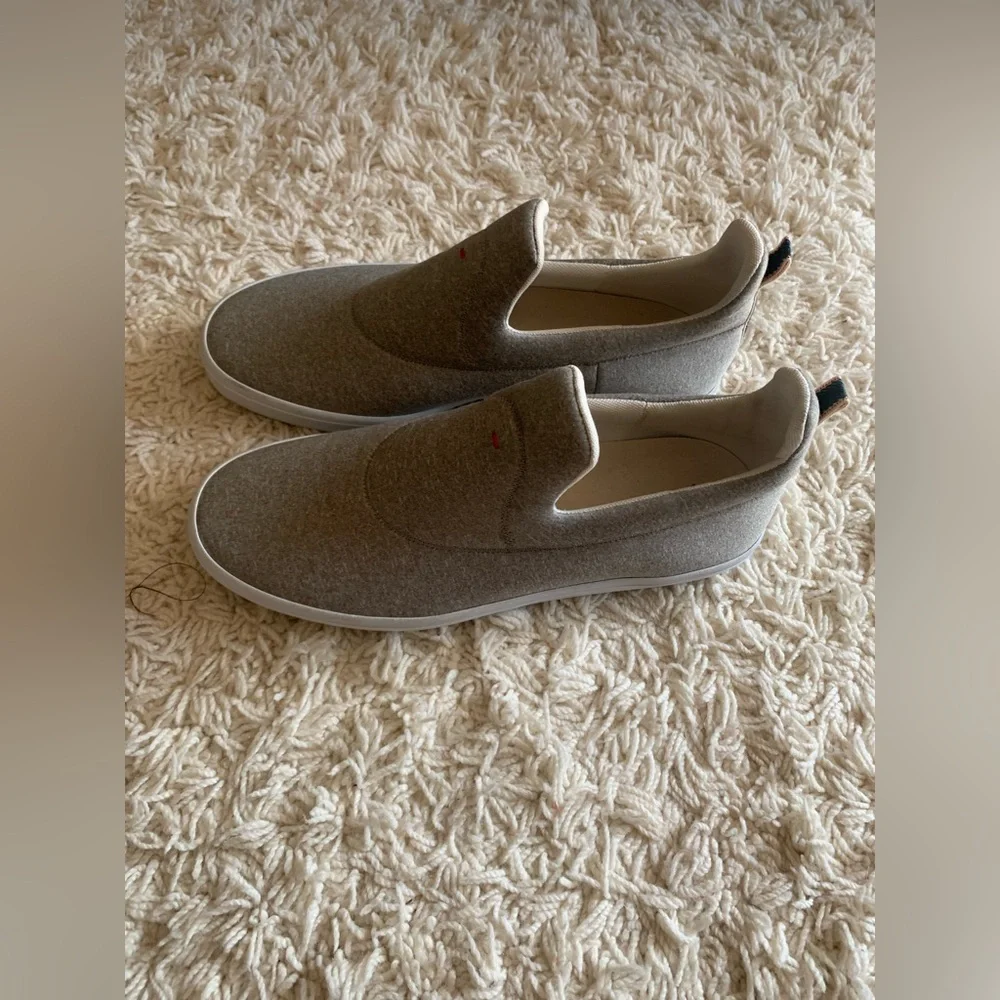 Ellen Degeneres ED-DAIRE‎ Love Slip-On Sneakers, Gray and White 10M